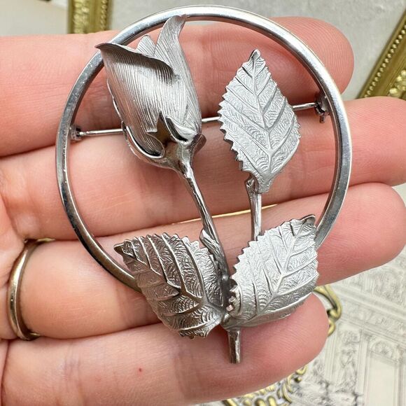 Vintage GIOVANNI  Textured Silver Rose Pin Longcraft Christmas  Flower Brooch - Picture 1 of 4